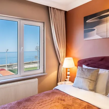 Perfect House Next To Sea In Heart Of Apartment
