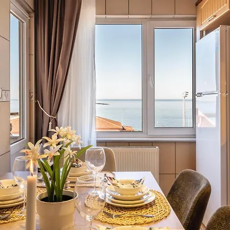 Apartment Perfect House Next To Sea In Heart Of *
